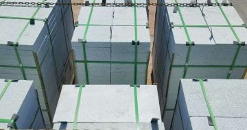 陕西 芝麻白花岗岩5公分地铺石 花岗岩厂家工厂装车日常