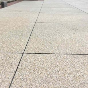 陕西 黄金麻花岗岩石板材荔枝面地面铺装效果