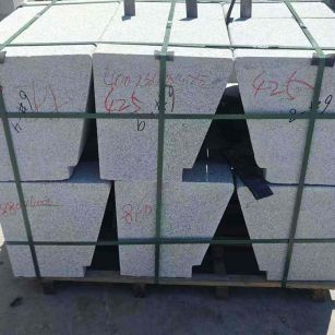 陕西 芝麻白异形坐凳，石凳