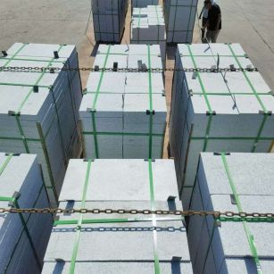 陕西 芝麻白花岗岩5公分地铺石 花岗岩厂家工厂装车日常