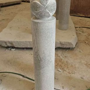 陕西 芝麻白花岗岩石材挡车石柱、停车柱、圆柱挡车柱、方柱挡车柱等