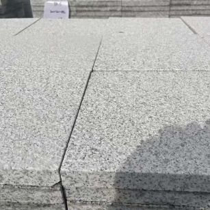 陕西 白麻花岗岩石材推荐 荔枝面地铺石