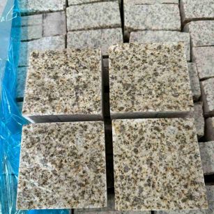 陕西 黄金麻花岗岩自然面小方块，弹石，马蹄石等