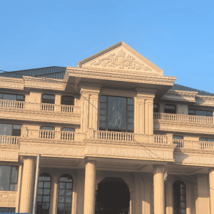 陕西黄金麻别墅外墙干挂石材效果示例