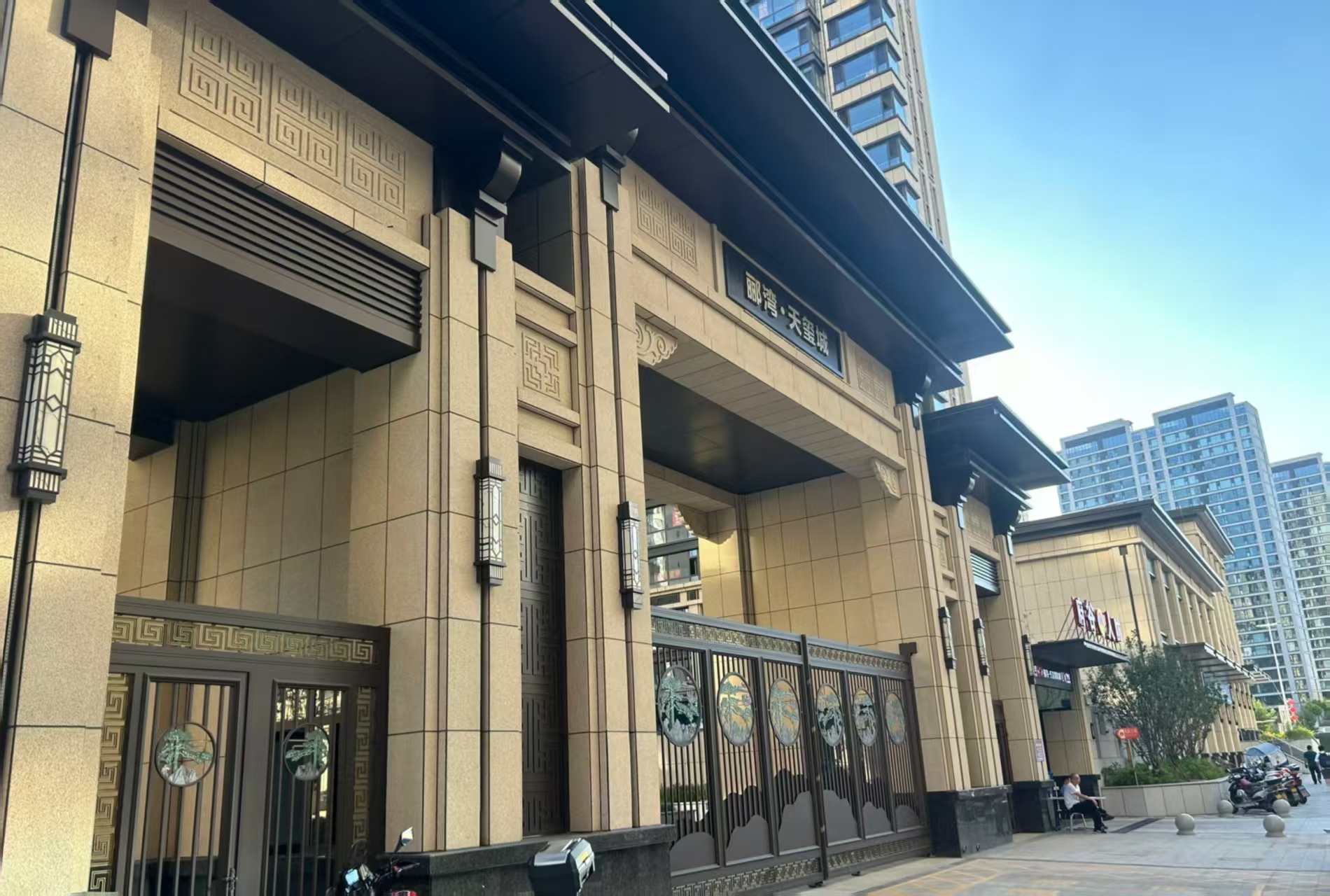 陕西 黄金麻花岗岩荔枝面小区门楼外墙干挂