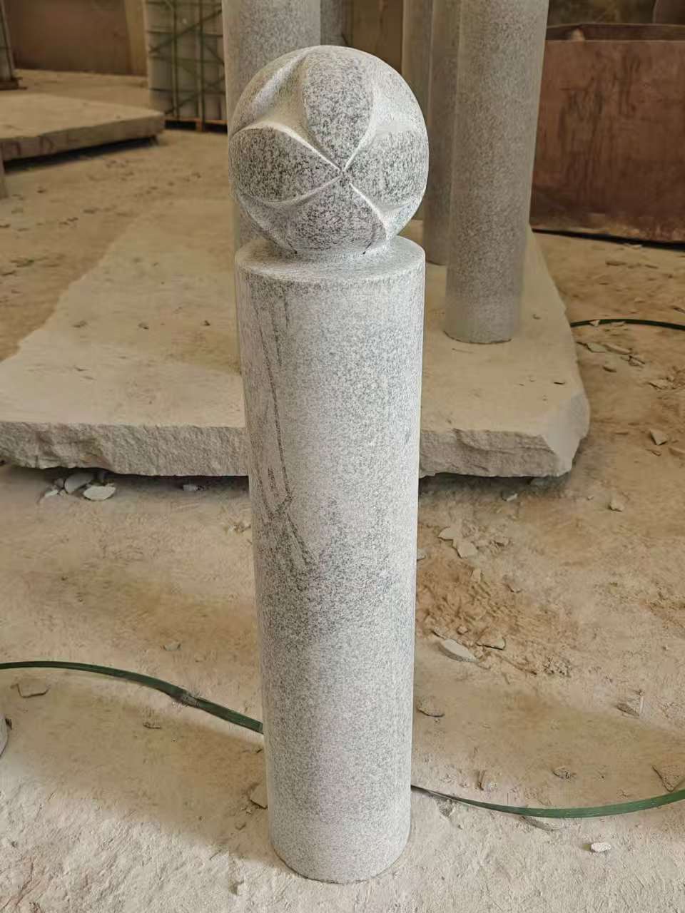 陕西 芝麻白花岗岩石材挡车石柱、停车柱、圆柱挡车柱、方柱挡车柱等