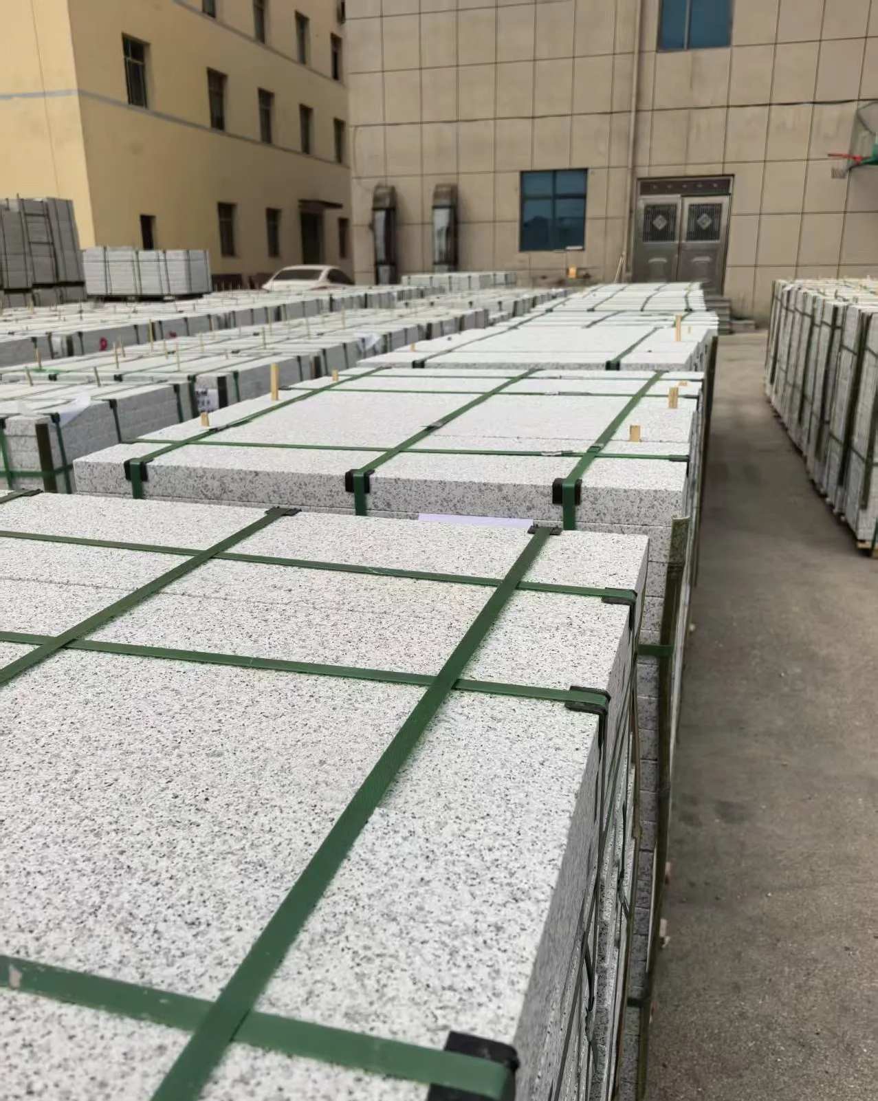 陕西 白麻花岗岩5.0公分荔枝面地铺石