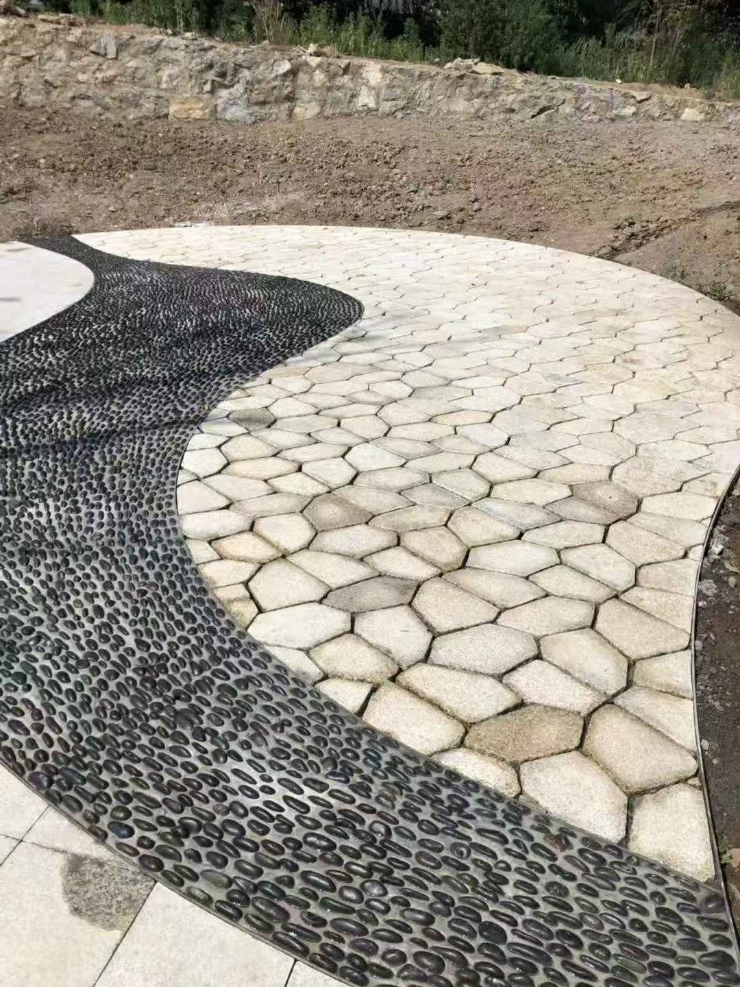 陕西 黄金麻冰裂纹地铺石工地铺装案例