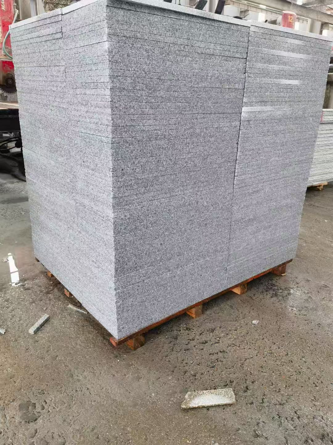 陕西 芝麻白火烧面1.8厚300*600地铺石，尺寸标准，厚薄均匀