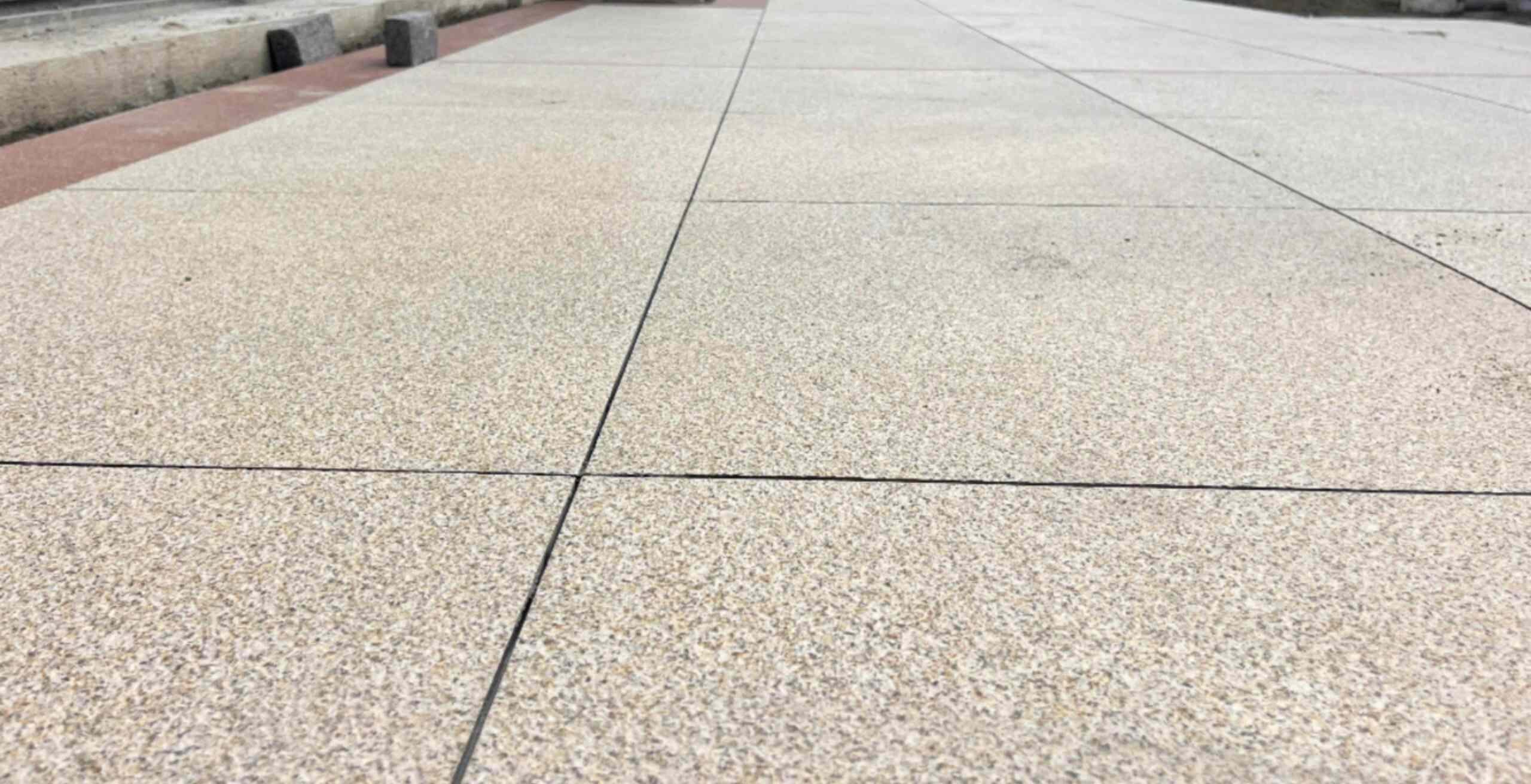 陕西 黄金麻花岗岩石板材荔枝面地面铺装效果