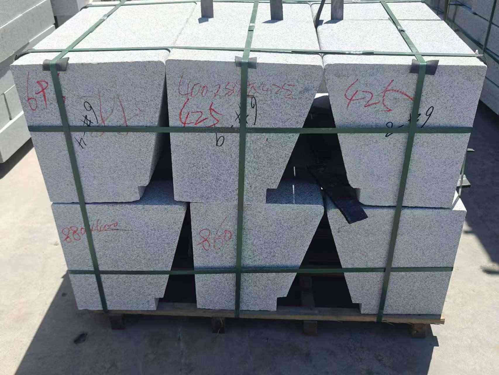 陕西 芝麻白异形坐凳，石凳