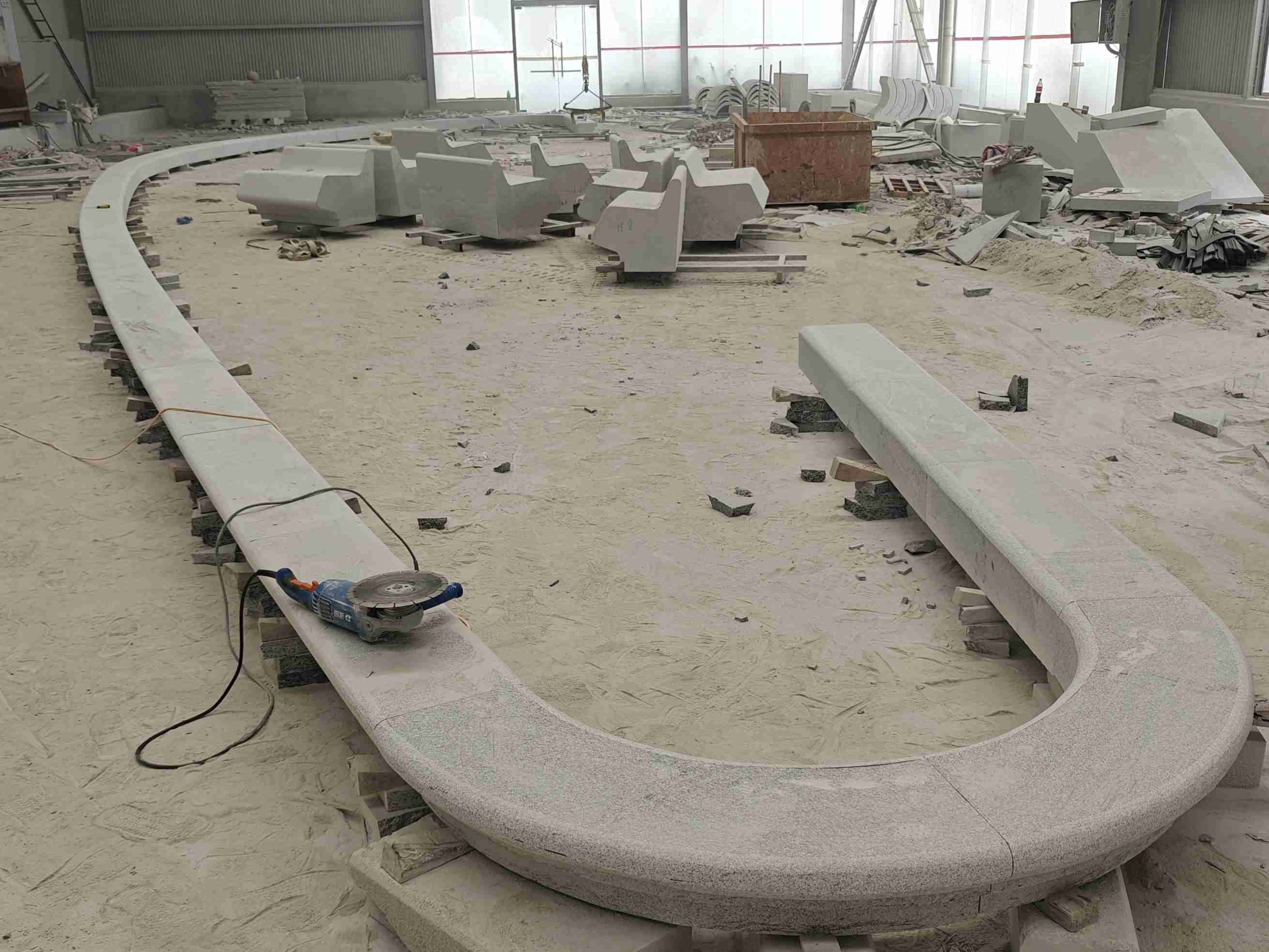 陕西 芝麻白花岗岩弧形花坛石，坐凳石