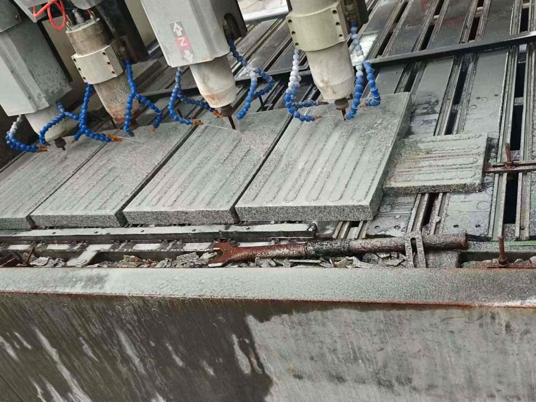 陕西 芝麻白花岗岩荔枝面盲道雕刻