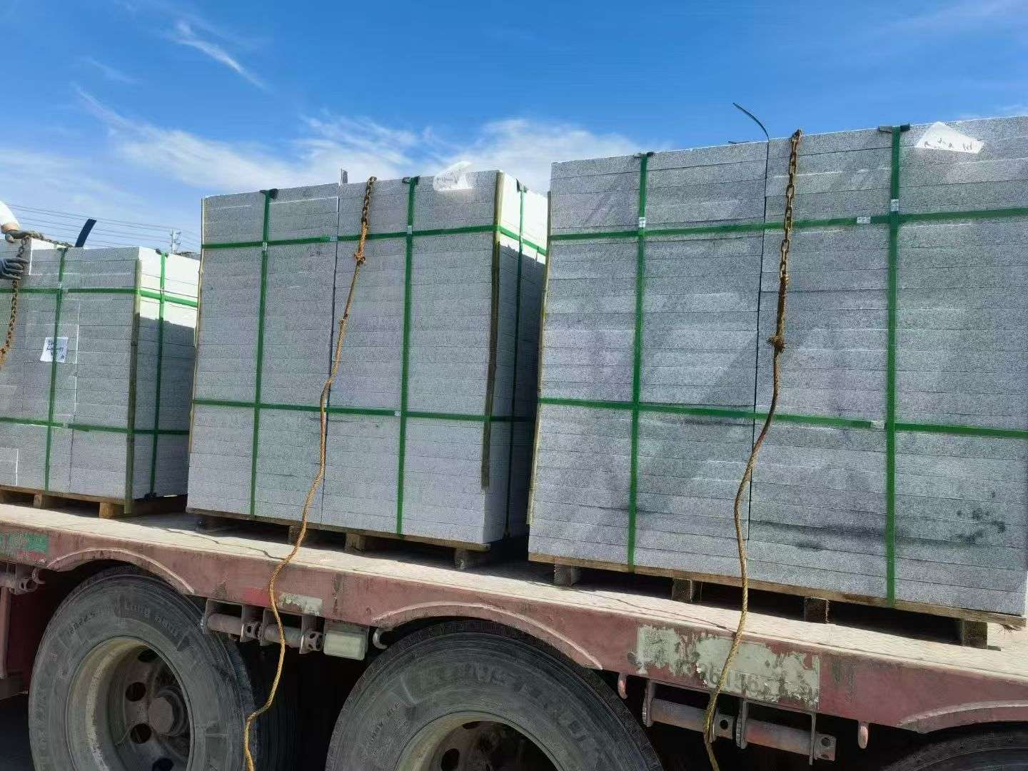 陕西 芝麻白花岗岩地铺石装车日常