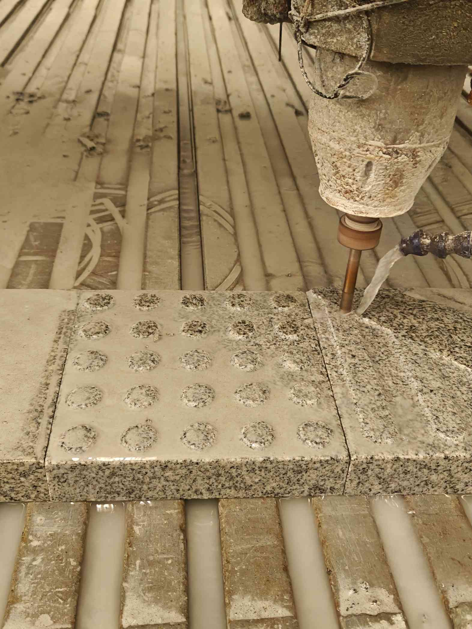 陕西 芝麻白花岗岩石材盲人石、盲道石、盲点石