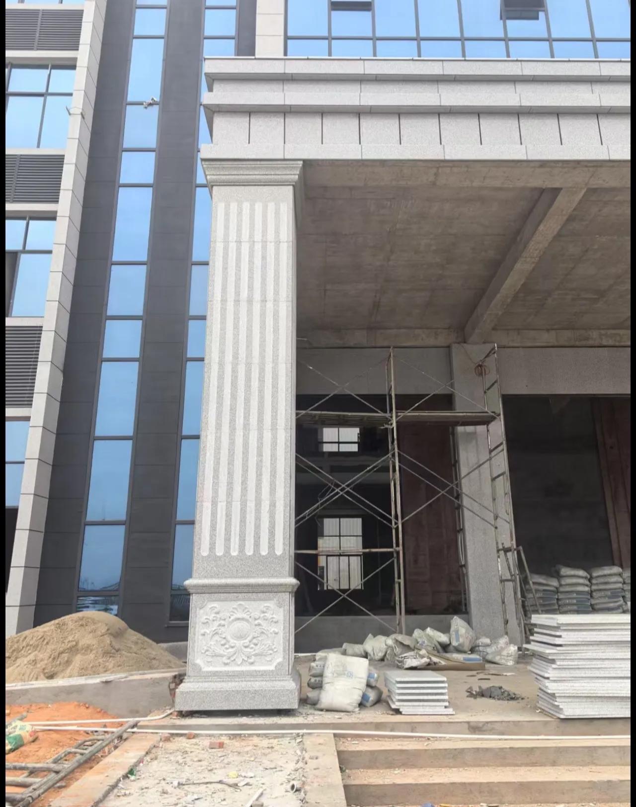 陕西 芝麻白光面花岗岩门楼大柱（罗马柱）配雕花底座