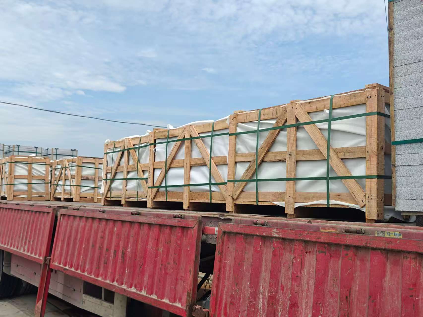 陕西 芝麻白花岗岩地铺石出口专车-泰国游