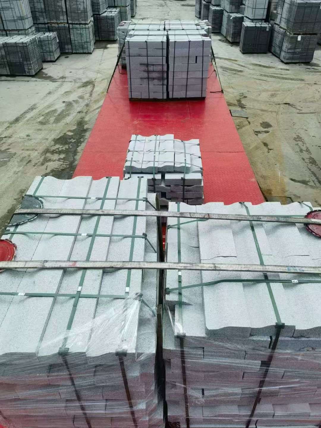 陕西 芝麻白仿形加直形路沿石出货日常