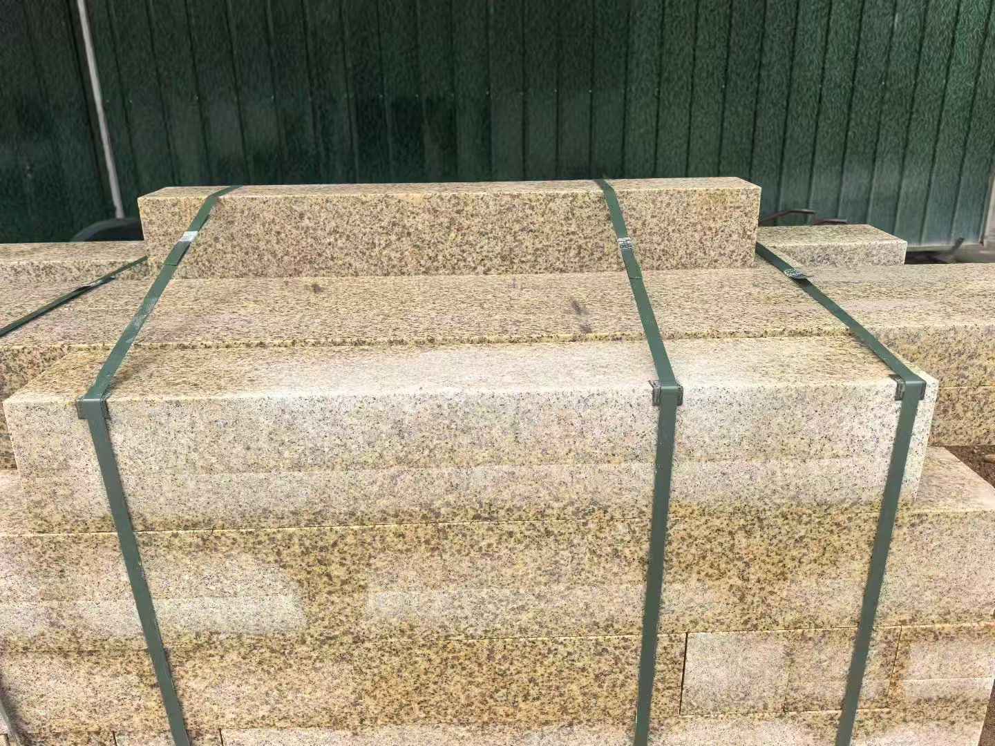 陕西 黄金麻花岗岩石材机切面栏杆料半成品