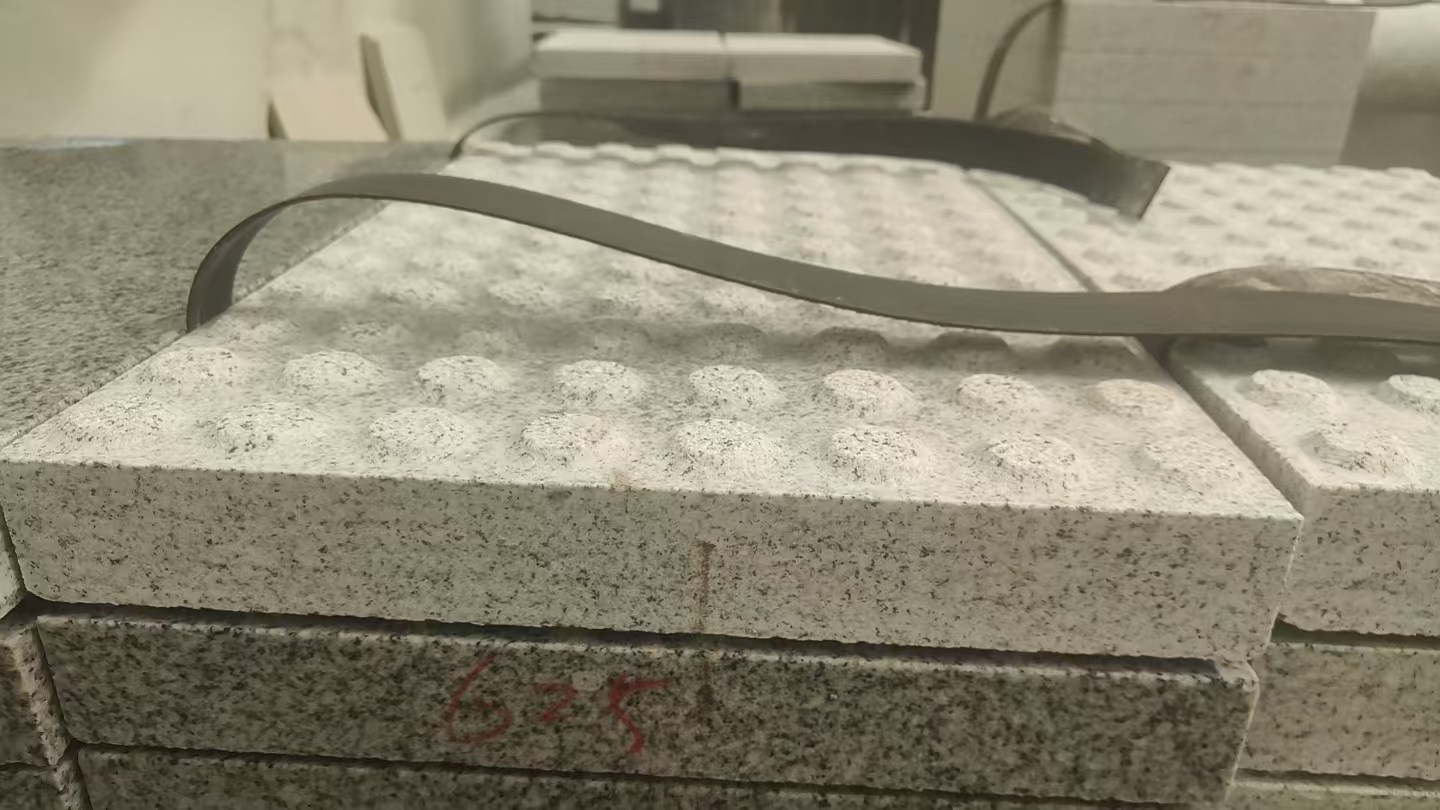 陕西 芝麻白花岗岩6.0公分荔枝面五轴加工雕刻盲点