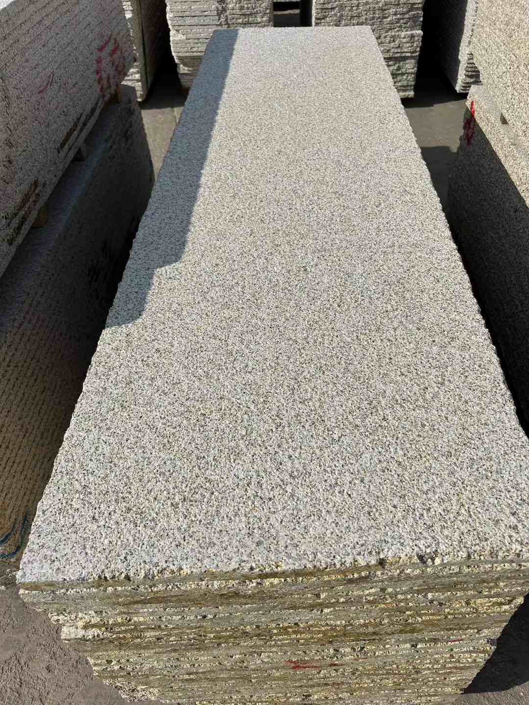 陕西 黄金麻花岗岩荔枝面毛板，半成品