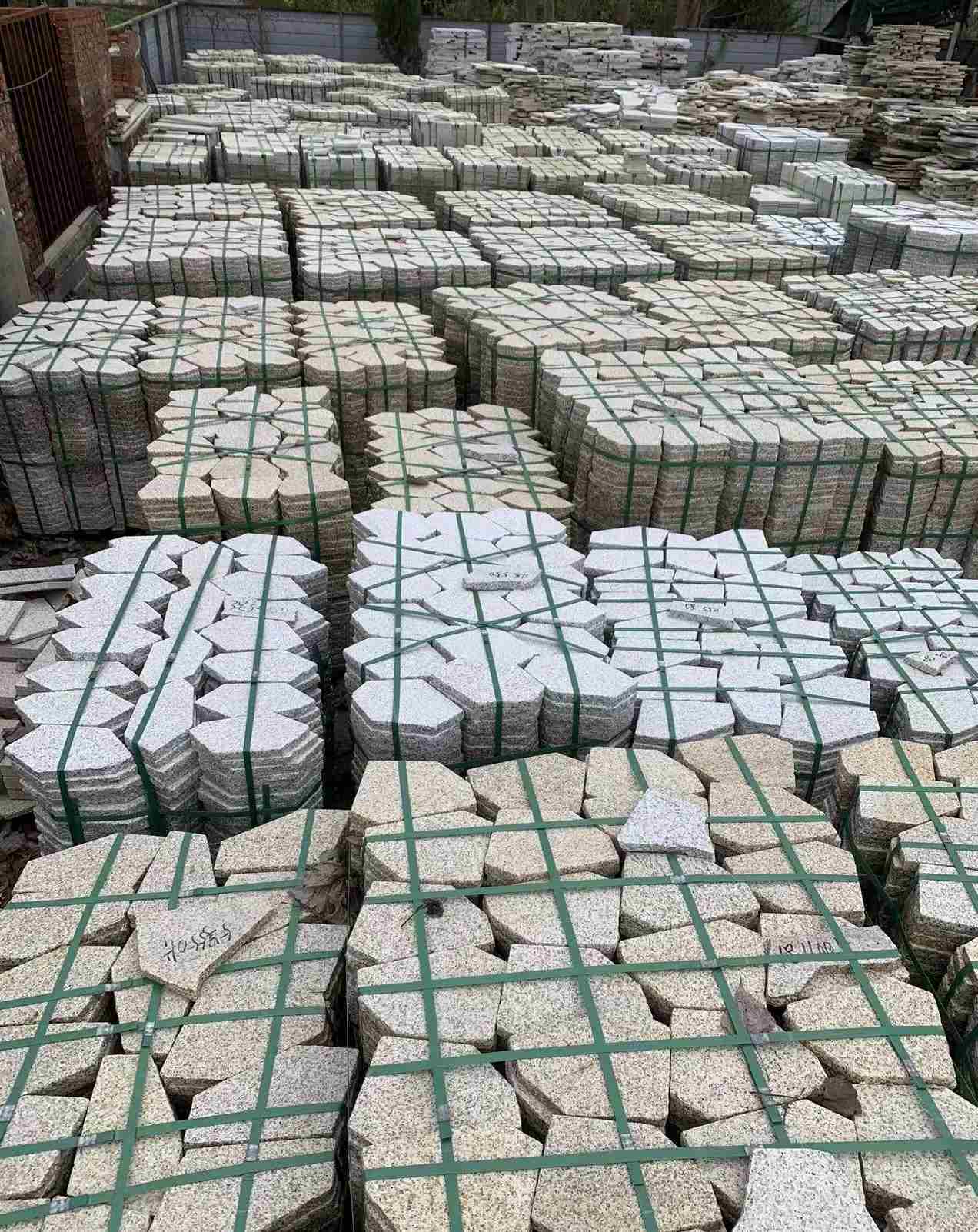 陕西 黄金麻白麻花岗岩荔枝面地铺石(冰裂纹)